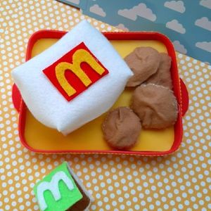 Mcdonalds nuggets set with tray and sauce